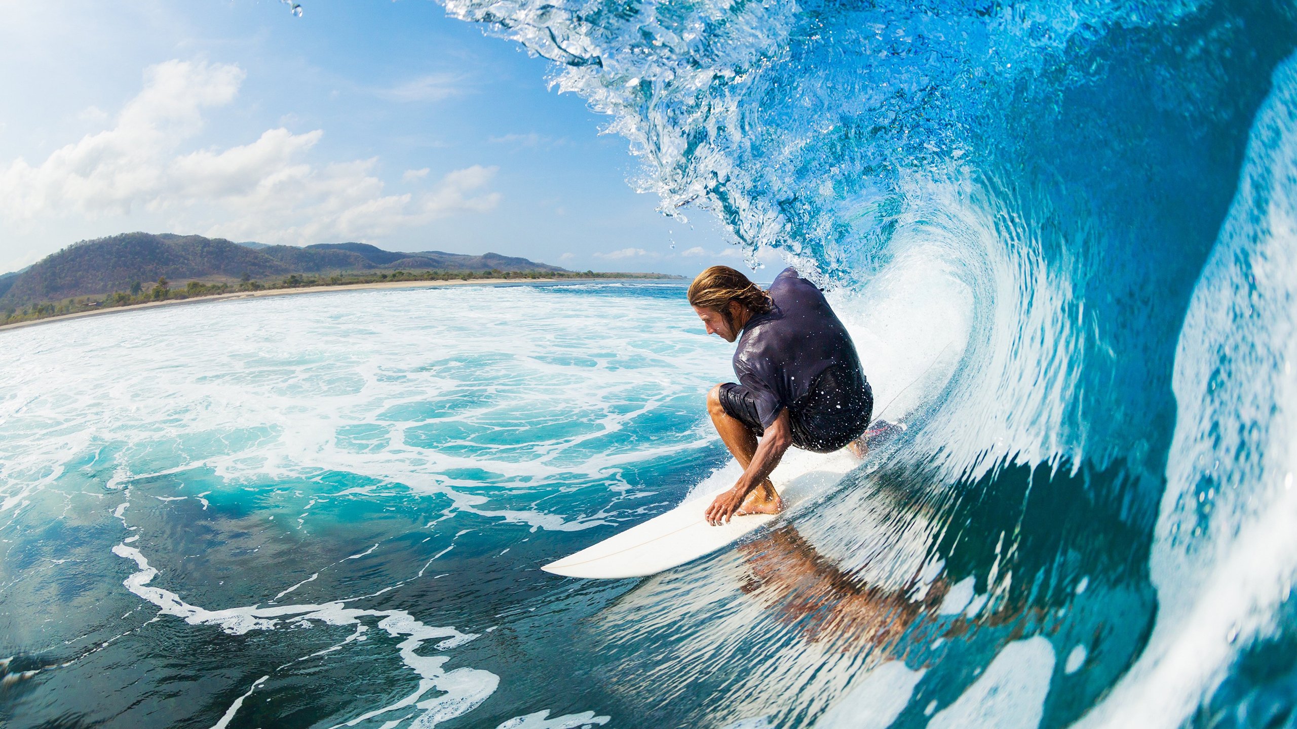 “足球产业链融资不断扩大，行业充满潜力”，足球产业相关上市公司